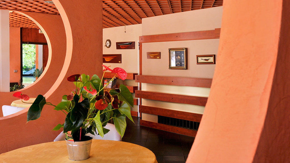 Hotel Le Quetzal Ла-Гранд-Мот Экстерьер фото